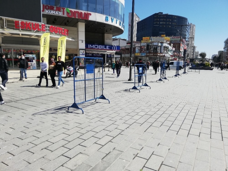 Esenyurt’ta Polisten Arapça "Evde Kal" Anonsu