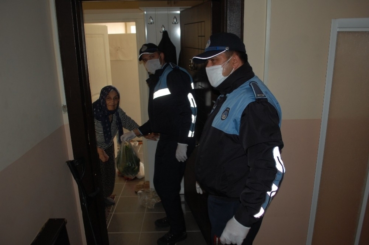 Pazara Girmek İsteyen Yaşlı Kadın: “Bırakın Beni, Kendim Görüp Alayım”