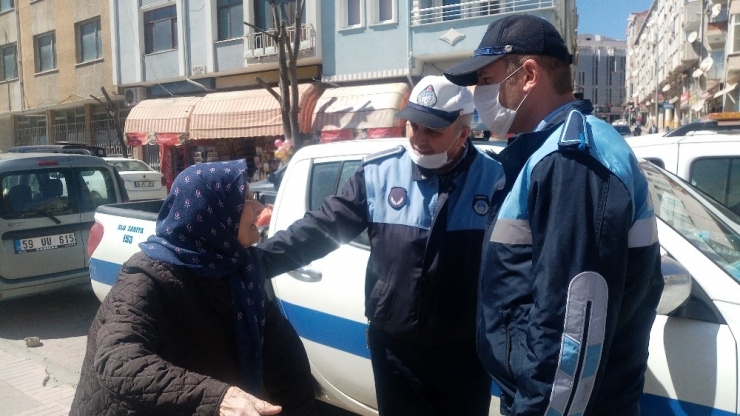 Pazara Girmek İsteyen Yaşlı Kadın: “Bırakın Beni, Kendim Görüp Alayım”