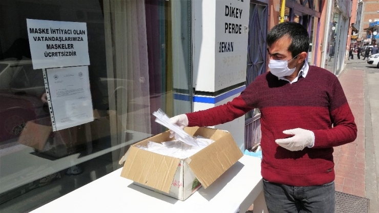 Esnaftan Vatandaşa Ücretsiz Maske