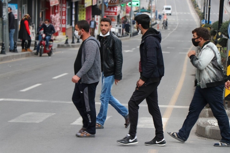 Korona Virüse Karşı Sosyal Mesafe Kuralını Hiçe Saydılar