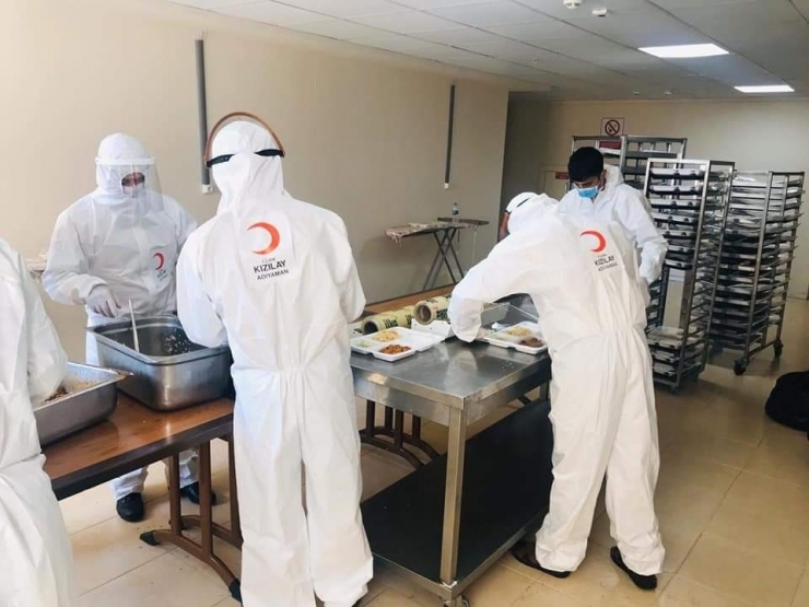 Türk Kızılay’ı Yardımlarını Sürdürüyor