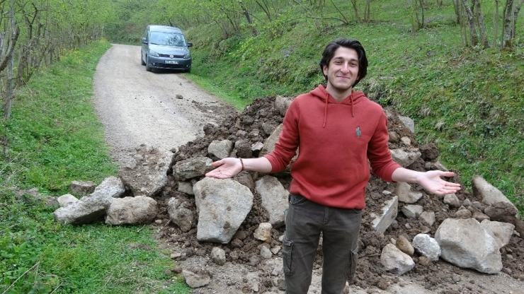 İki İlin Alternatif Köy Yoluna ‘Molozlu’ Barikat