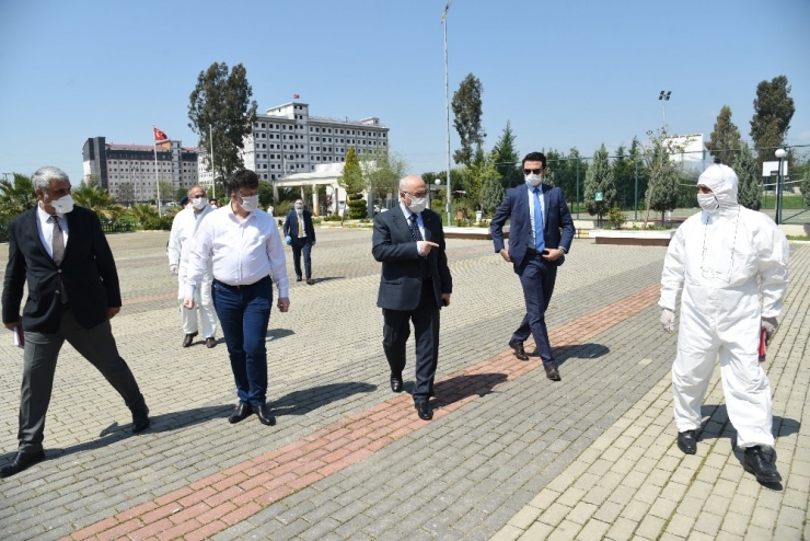 Vali Köşger Karantina Altındaki Vatandaşları Ziyaret Etti