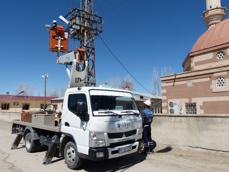 Vedaş, Hizmeti Vatandaşın Kapısına Götürüyor