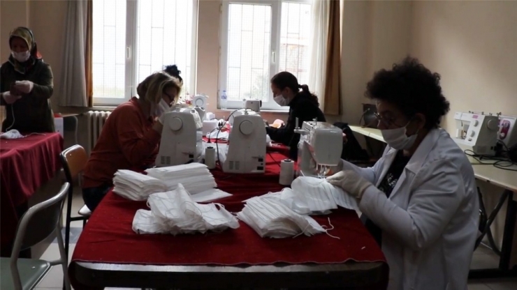 Çınarcık Belediyesi,halk Eğitim Müdürlüğü İle Birlikte Maske Üretiyor