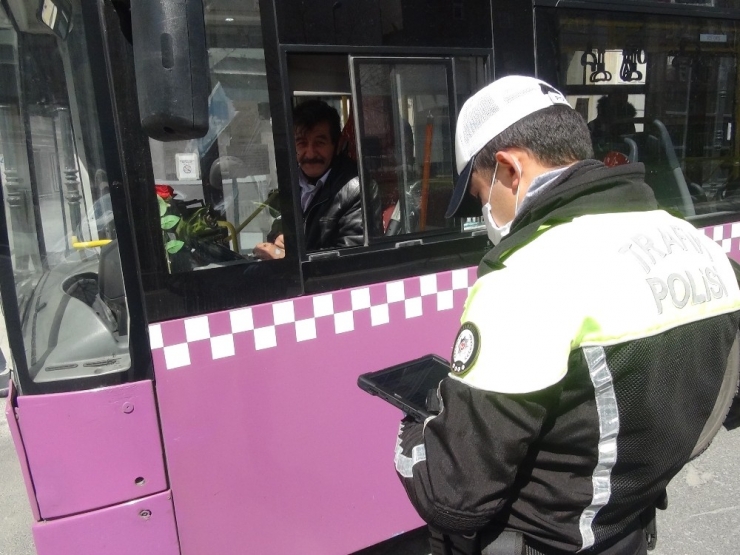 Polisten Tarlabaşı Bulvarı’nda Korona Virüs Denetimi