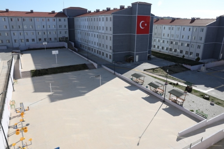 Karantina Süreleri Sona Eren Vatandaşlar Memleketlerine Uğurlandı