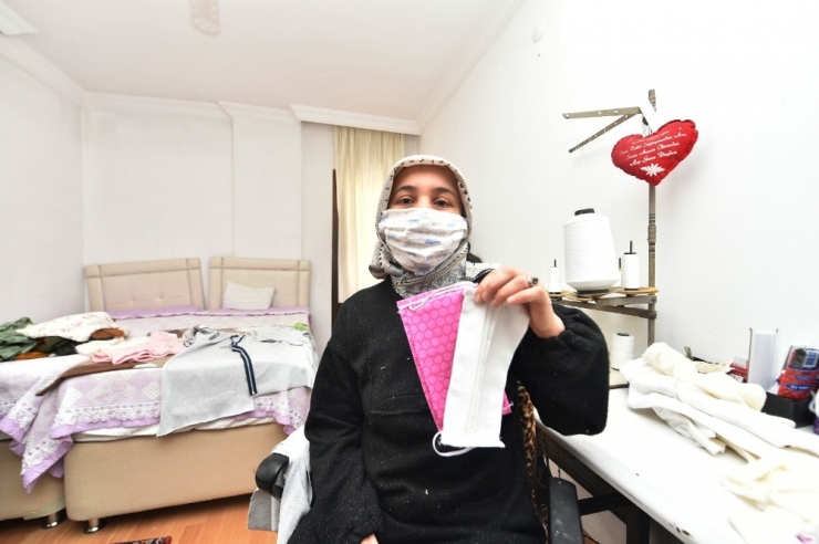 Mamaklı Hanımlar İş Hünerlerini Evde Sergiliyor