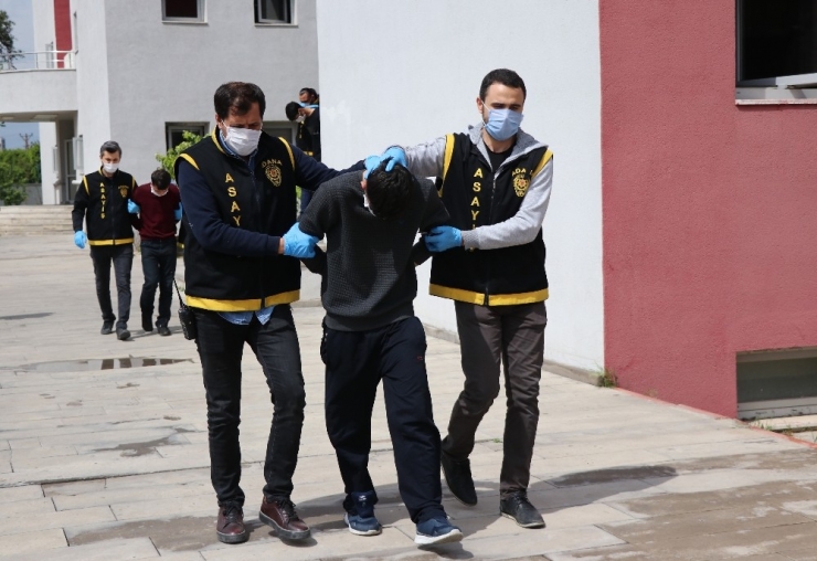 Kızına Doğum Günü Pastası Almak İçin Çıktı, Gasp Edildi