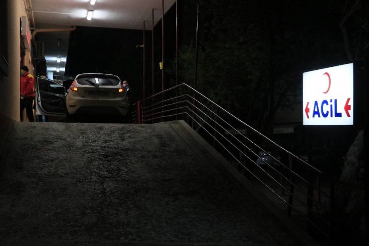 Defalarca Bıçaklanan Kişi Otomobiliyle Hastaneye Geldi