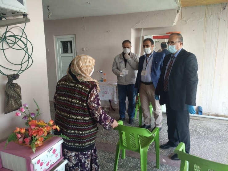 Müdür Alagöz’den Vefa Sosyal Destek Grubuna Destek