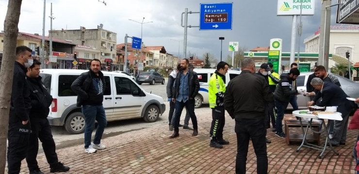 Kavga İhbarına Giden Polislere Yaş Pasta İkramı