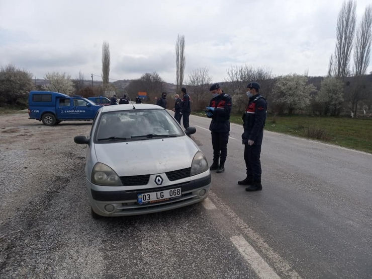 Hocalar’a Komşu İlçe Banaz’dan Kaçak Geçişleri Önlemek İçin Köy Yollarını Toprakla Kapatıldı