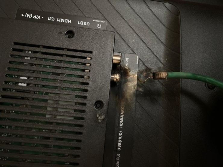 Ağrı’da Bir Evin Çatısına Yıldırım Düştü