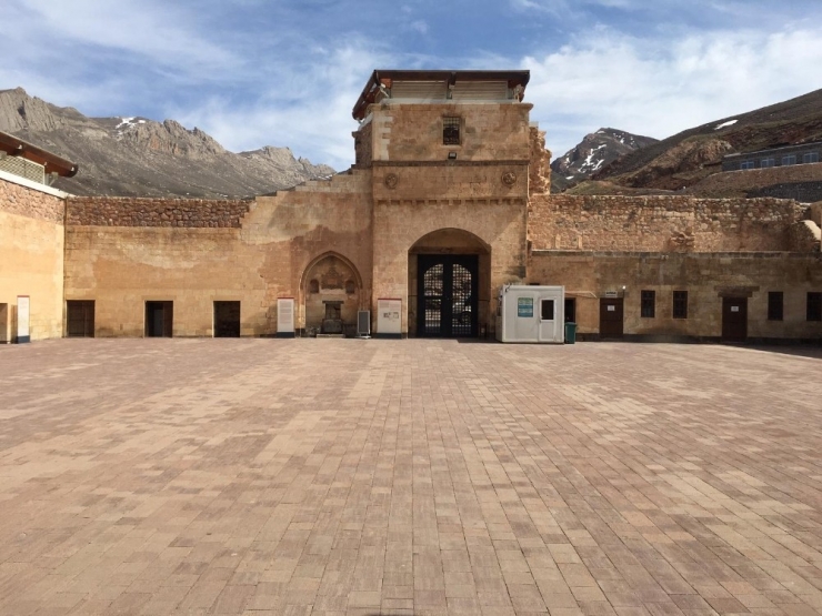 İshak Paşa Sarayı Yıllar Sonra Sessizliğe Büründü