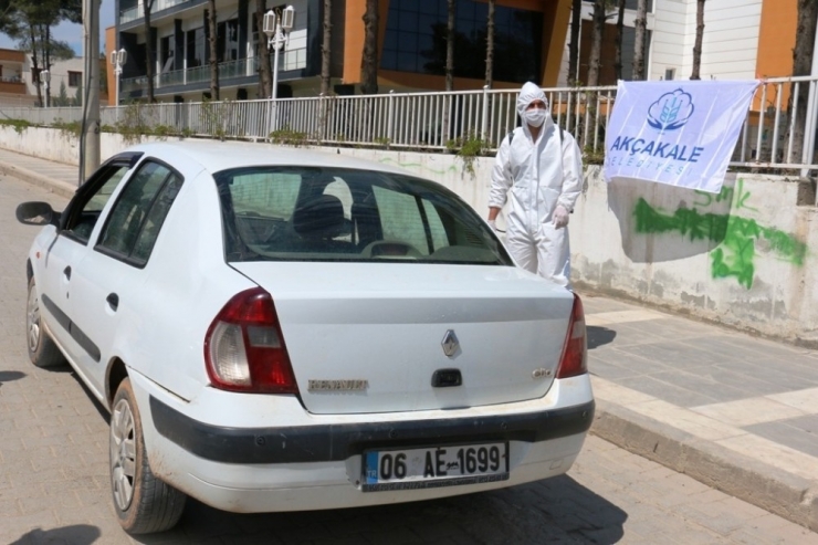 Akçakale’de Özel Araçlar Dezenfekte Ediliyor