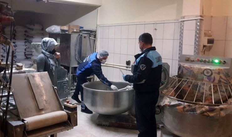 Aliağa Zabıtası Fırın Denetimlerini Sürdürüyor