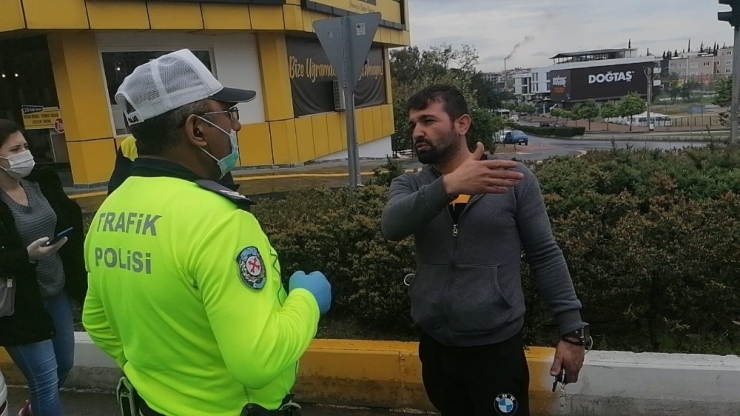 Kırmızı Işıkta Geçmedim İddiasına Polisten Kaza Yerinde Görüntülü Cevap