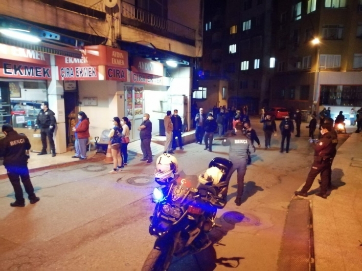 Antalya’da Fırın Ve Marketlerin Önünde Kuyruk Oluştu, Trafikte Yığılma Yaşandı