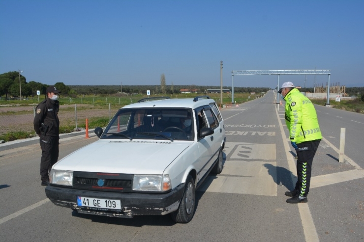 Polis, Ayvalık’a Giriş Çıkışa İzin Vermiyor