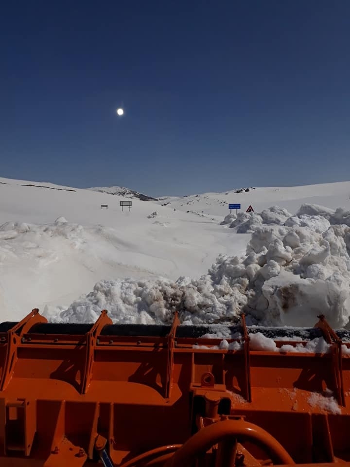 Bayburt-trabzon Arasında Baharda Karla Mücadele