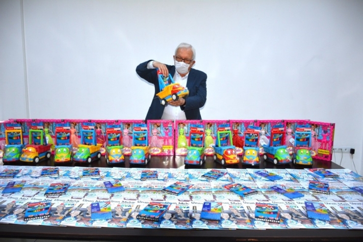 Karantinadaki Çocuklara Oyuncak Ve Boyama Kitabı