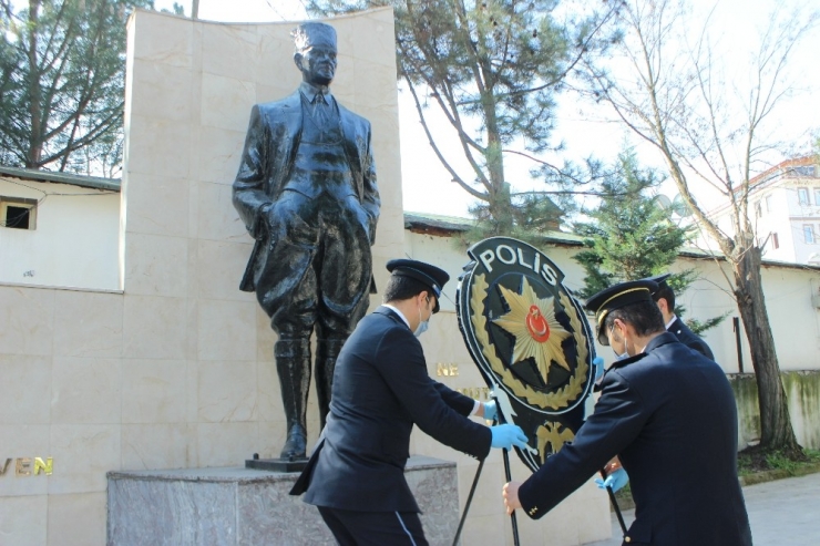 Türk Polis Teşkilatı 175 Yılı Münasebetiyle Çelenk Sunumu Yapıldı