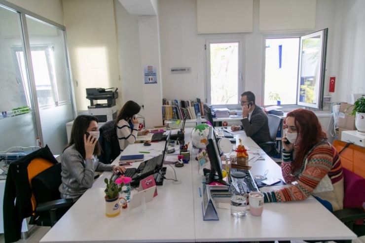 65 Yaş Üstündekileri Teker Teker Arıyorlar