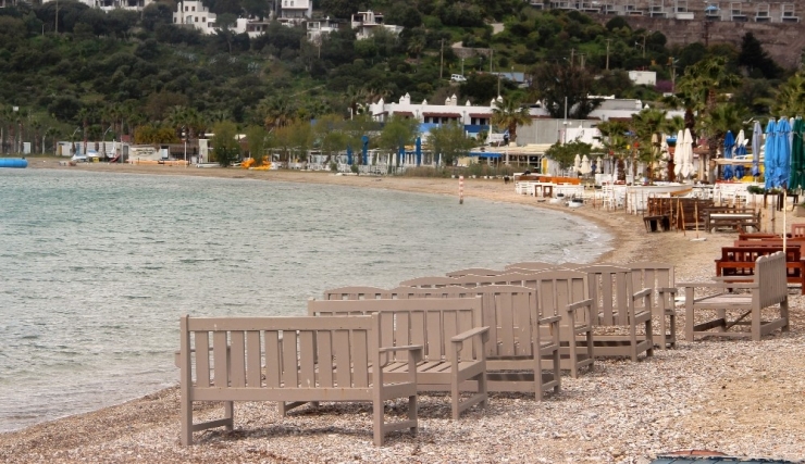 Bodrum Sahilleri Sessizliğini Koruyor