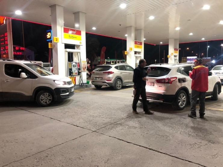 Bursalılar Akaryakıt İstasyonlarına Akın Etti