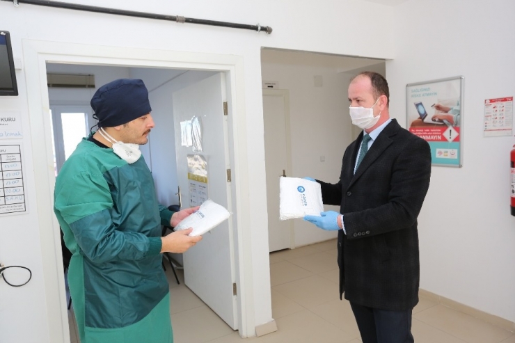 Sandıkçı: "İhtiyacı Olanların Maskesini Karşılıyoruz"