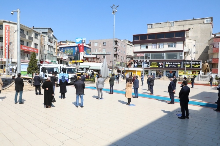 Dilovası’na Bakanlıktan İki Hizmet Aracı Hibe Edildi