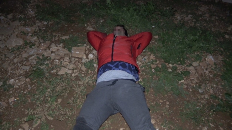 Kaza Yapan Alkollü Sürücü Kaçmak İsterken Bahçe Duvarından Düşüp Yaralandı