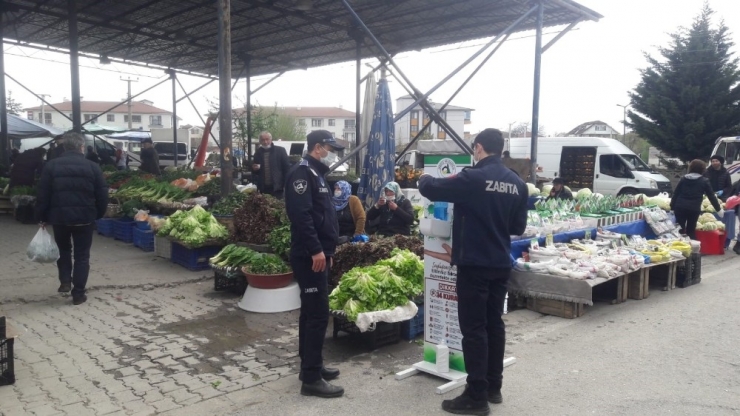 Pazar Yerlerine El Dezenfektanları Koyuldu