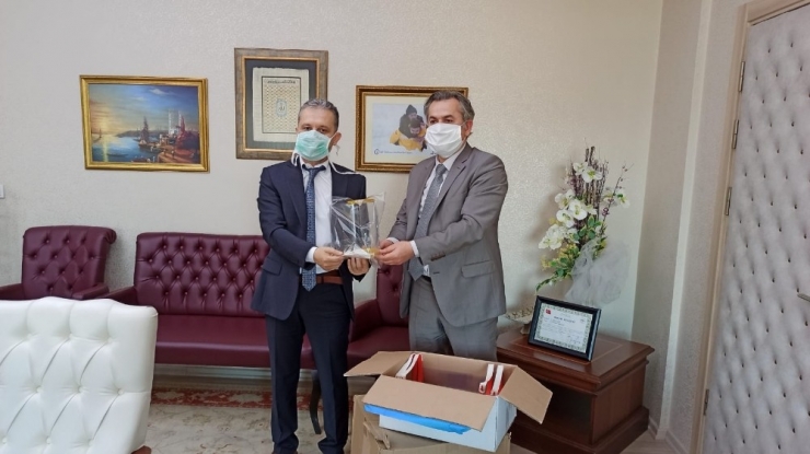 Milli Eğitim Kurumları Maske Üretimine Devam Ediyor