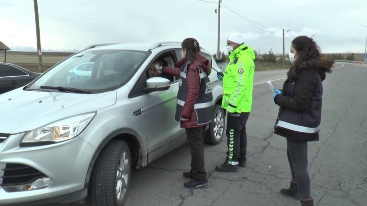 Polis Ve Jandarma Ekiplerinden Korana Virüs Uygulaması