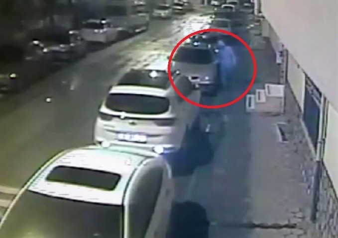 Sokakları Boş Buldu 15 Araca Binlerce Liralık Zarar Verdi