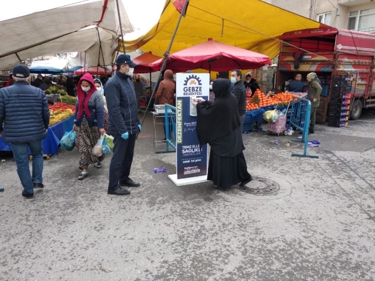 Gebze’de Gece Yarısı Dezenfekte Mesaisi