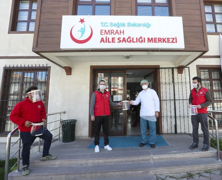 Gençlik Merkezlerinde ‘Koruyucu Maske’ Üretimi Devam Ediyor