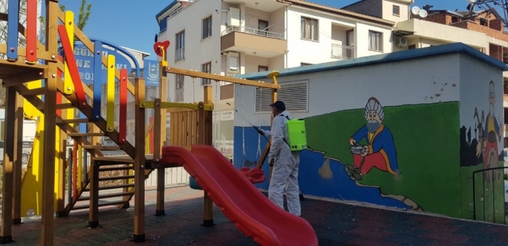 Gürsu’da Parklar Dezenfekte Ediliyor