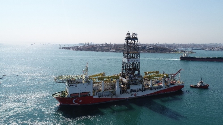 Haydarpaşa Limanı’na Yanaşan Fatih Sondaj Gemisi Havadan Görüntülendi