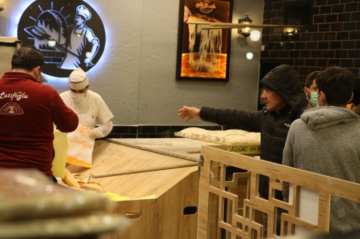 Zonguldak’ta Vatandaşlar Sokaklara Akın Etti