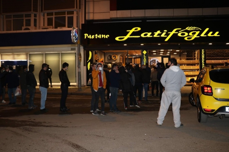 Zonguldak’ta Vatandaşlar Sokaklara Akın Etti