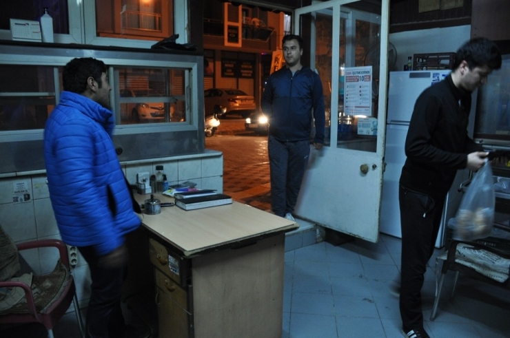 Milas’ta Yasak Öncesi Vatandaş Sokağa Döküldü