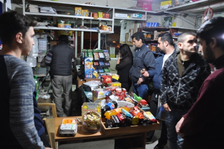 Milas’ta Yasak Öncesi Vatandaş Sokağa Döküldü