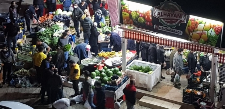 Mersin’de Sokağa Çıkma Yasağı Öncesi Sokaklarda Yoğunluk Yaşandı