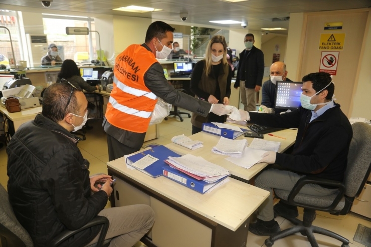 Karaman Belediyesi Ücretsiz Maske Dağıtımını Sürdürüyor