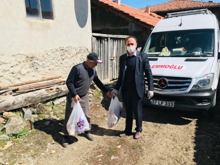 Köy Muhtarı, 65 Yaş Üstü Vatandaşların Gıda İhtiyaçlarına Destek Oluyor