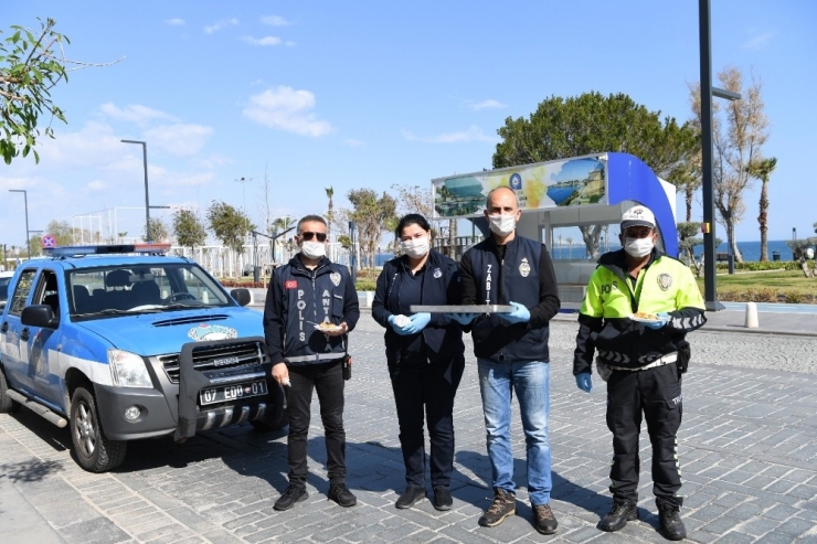 Zabıta’dan Polislere Tatlı